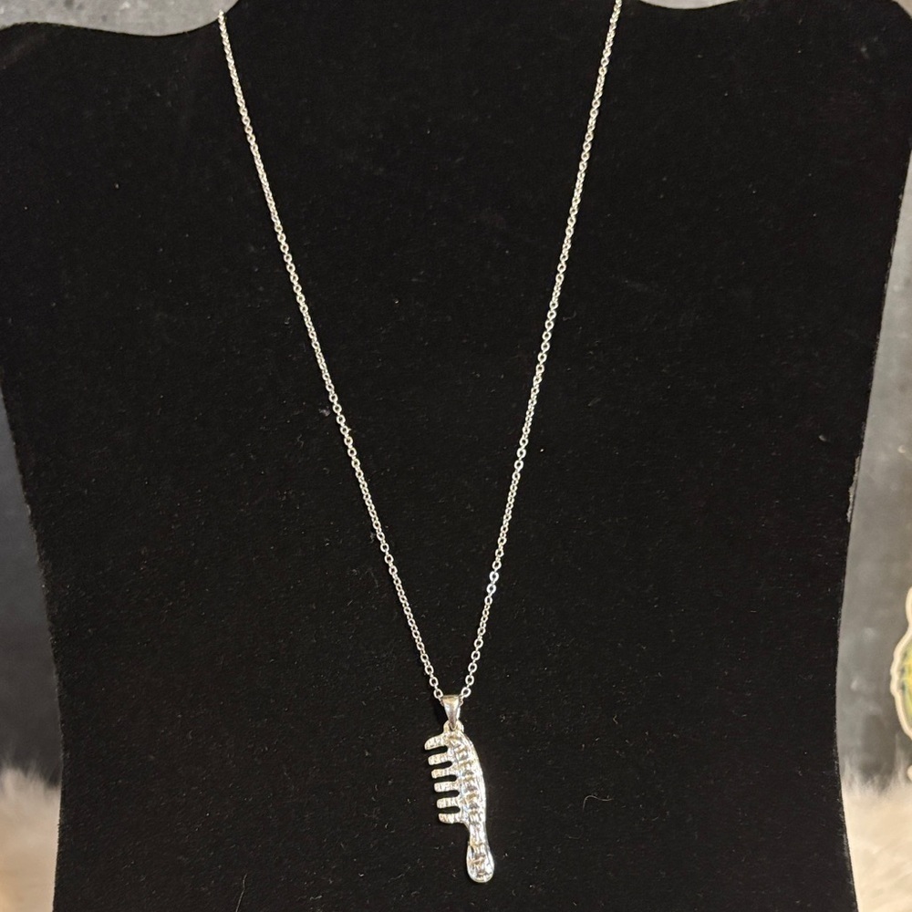 Elegant Silver Necklace with comb Pendant